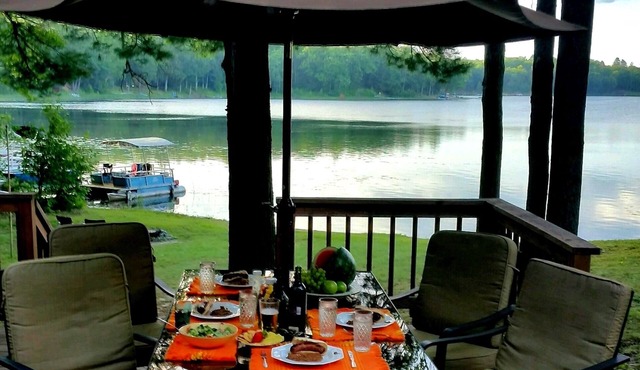 Crooked Lake lakefront Cabin in the Amish Hills