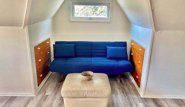 Crown Point 1 Bedroom Stylish Apartment close to the Square/Downtown