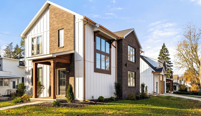 CUSTOM FALCON PUTTING GREEN and Luxury combined to create your DREAM stay here in the heart of Bowling Green