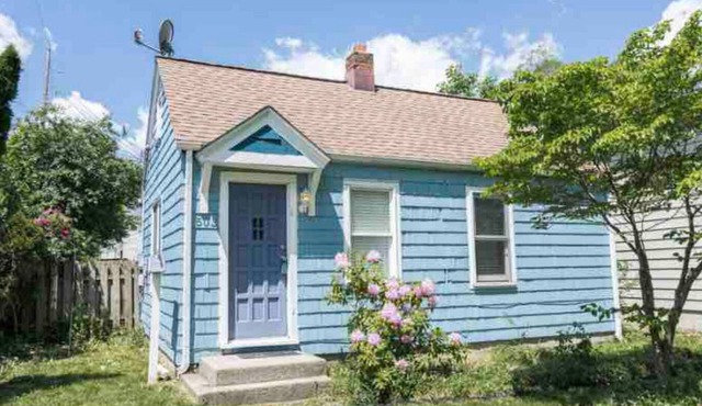 Cute and cozy home just steps from MSU
