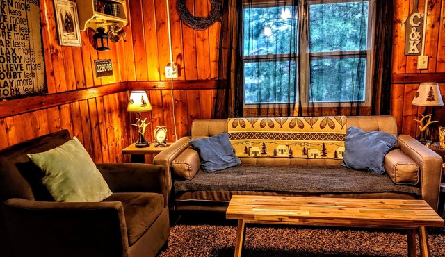 Cute Cabin Available In St. Helen, ATV trails are calling your name! Book now!