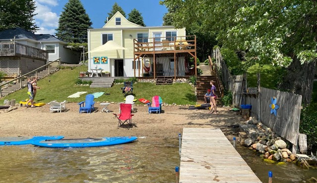 Cute cottage on all sports lake