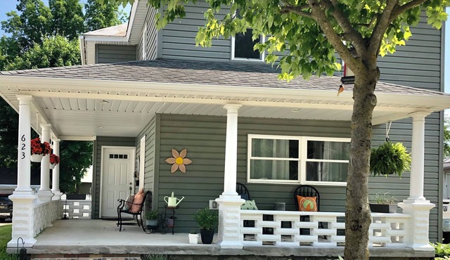 Cute cozy apartment. Half a block walking distance from beautiful downtown Ionia