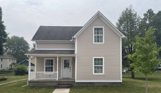 Cute Culver Home Away From Home near beautiful Lake Maxinkuckee. Pet friendly