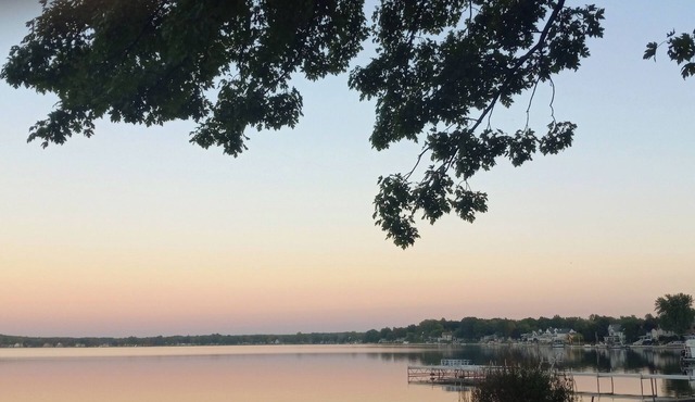 Cute little 2-bedroom cabin by the lake in Manitou Beach-Devils Lake