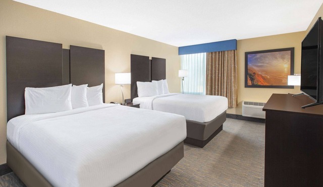 Days Inn & Suites Grand Rapids Near Downtown