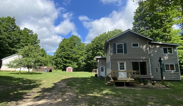 Deerfoot Lodge - WIFI - atv trail - m-123 Eckerman/6.4 miles N of Trout lake