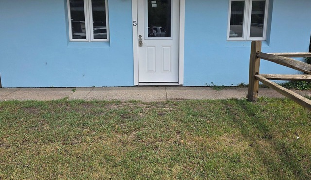 Delightful 2-bedroom cottage #5 with AC in Ludington
