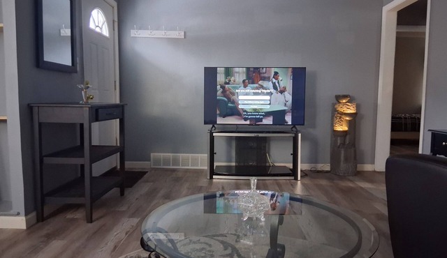Delightful 3-bedroom bungalow in Flint perfect for your getaway