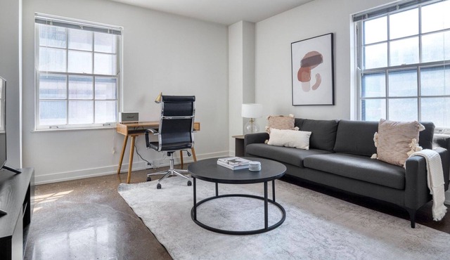 Delightful Uptown 1BR w/ Indoor Pool, 2 Blocks to Beach, by Blueground