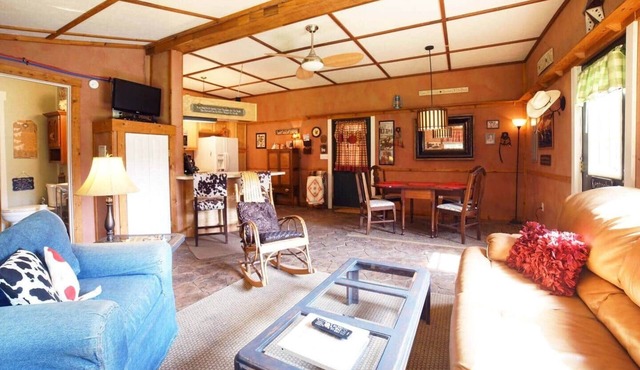 DERBY Private Tack House