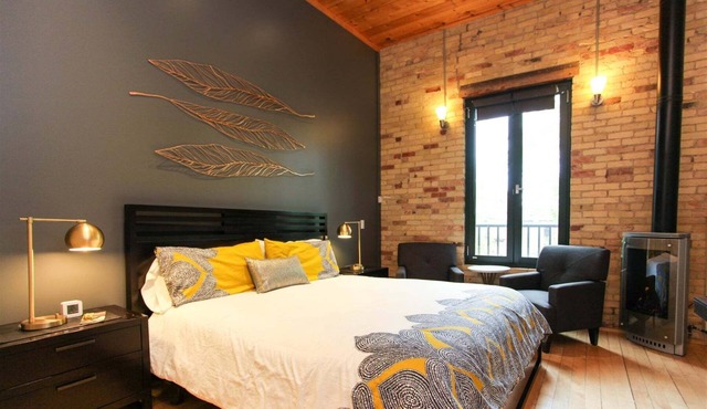 Discover the cozy Napoli Suite in the heart of downtown Saugatuck, a charming retreat for two.