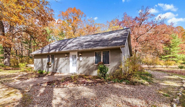 Dog-Friendly Cottage with Hot Tub & Lake Access