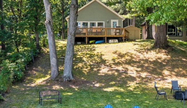 Dog-Friendly Idyllic Lakefront Home