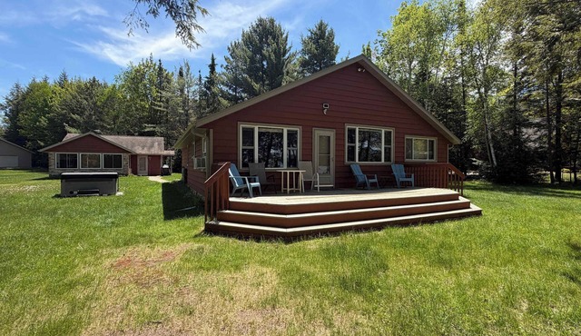 Dog-friendly lakefront cottage with private dock, firepit, grill & washer/dryer