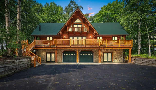 Door County Log Cabin on 5 Private Acres Barn Bar, Fire Pit & EV Charger