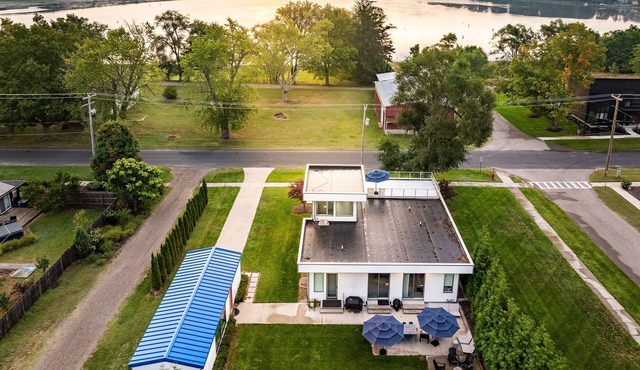 Douglas Modern Villa - Steps to Downtown!