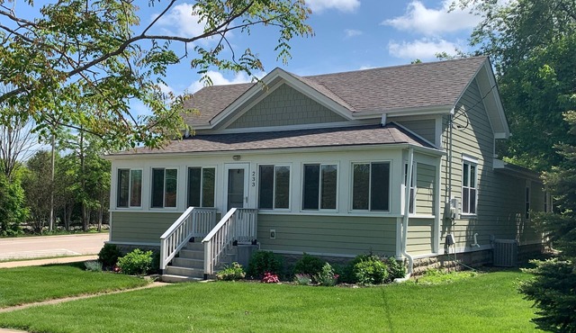 Downtown Lake Geneva Sleeps 14