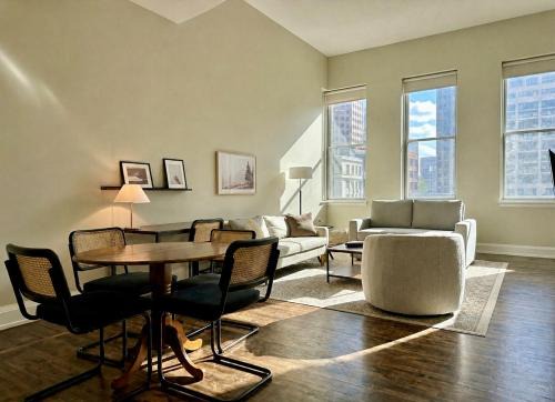 Downtown Luxe 2BR Loft Apt | Sleeps 8 | Walkable