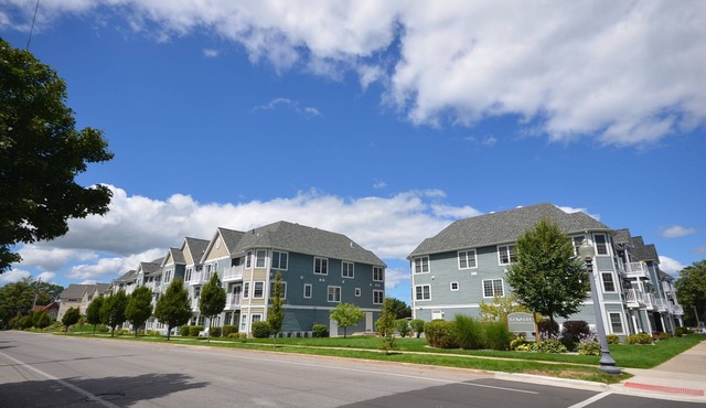 Downtown Traverse City condo with balcony. Walk to everything. A/C.