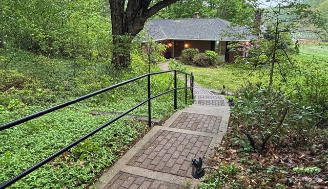 Dune Cottage on lake between Saugatuck & Holland!