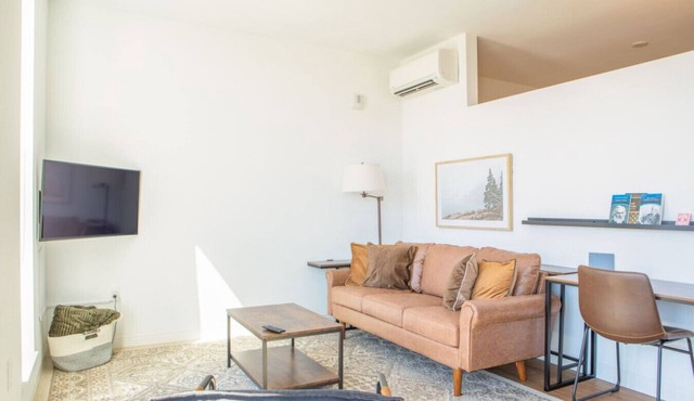East Side 1BR Apt with Balcony, Pool, and Gym