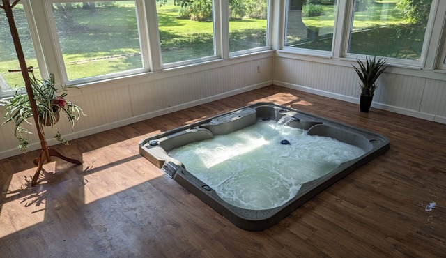 East side of town with HOT TUB - 2 king, 1 full