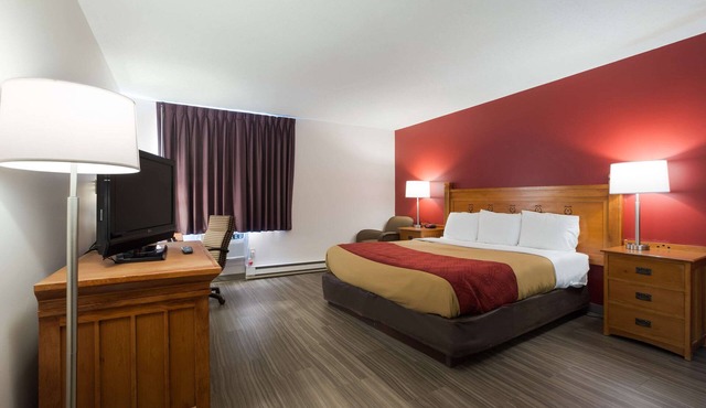 Econo Lodge Inn & Suites Escanaba North