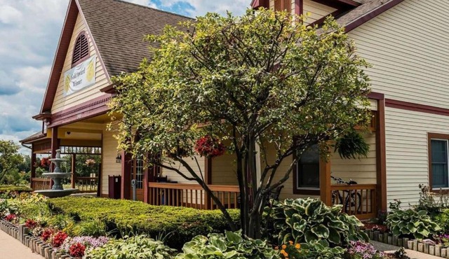 Econo Lodge & Suites Grand Rapids Airport