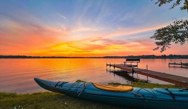 Edgewater Retreat on Beautiful Soo Lake!