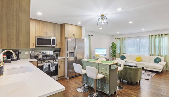 Elegance: 4BR - 2 BT NEW Modern Ranch w/2 Living Rooms
