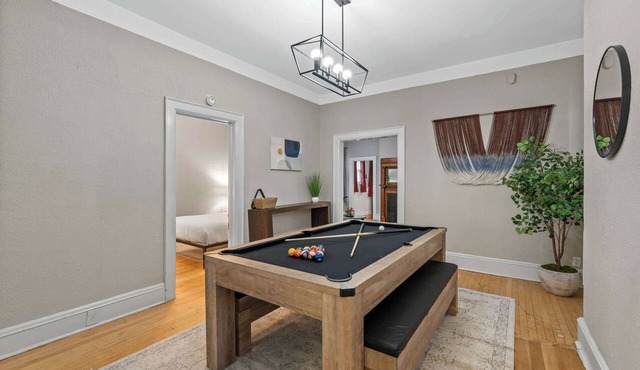 Elegant 7 br Home w Bonus Room