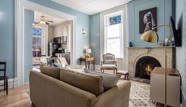 Elizabeth`s Entire Apt @ Historic McCormick House