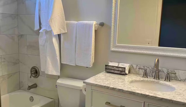 Emerald spacious 3 bedroom 5 bed one king