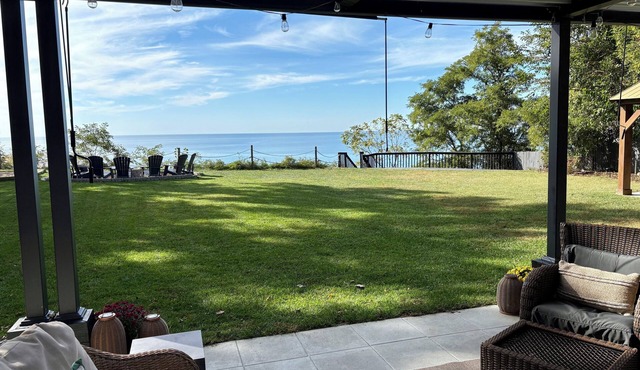 ★ Endless Lake Michigan. Cozy & Spacious Getaway with hot tub!