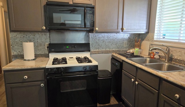 Entire House. Perfect for a couple, families or executives and corporate stays.