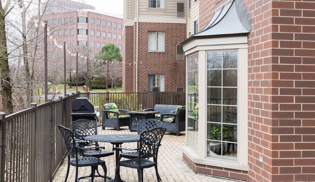 Equipped Suite Near the Heart of Chicago | Complimentary Breakfast
