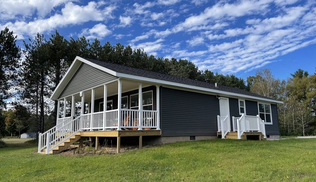 Escanaba River Modern Retreat 10 Min to Town