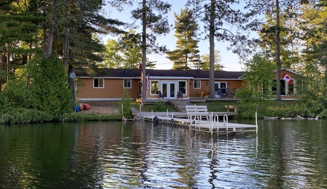 Escape To The Lake With All The Comforts Of Home!