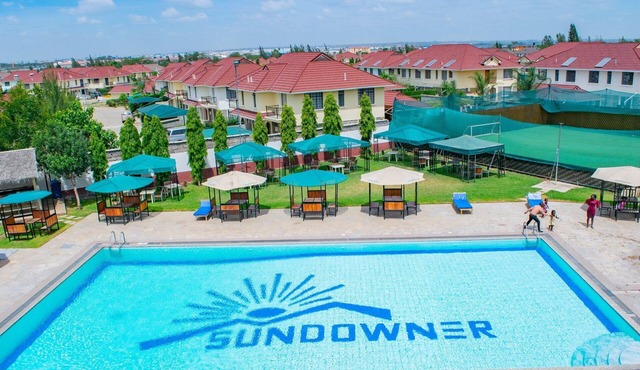 Executive 4BR Villa with A pool near Nairobi, Airport