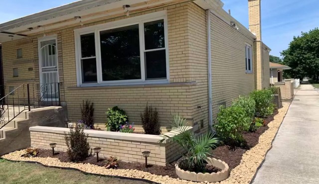 Fabulous 3-bedroom house with AC in Chicago