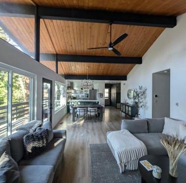 Fam & Pet Friendly Chalet w AC & BBQ - Top Rated