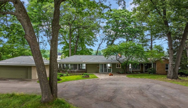 Family Compound: waterfront, 6 acres + pool