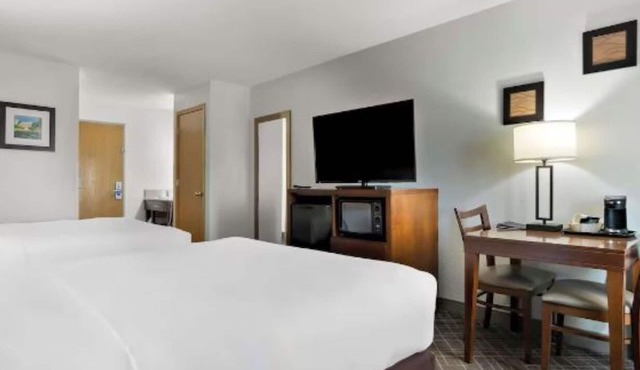 Family-Friendly Joliet Stay with Pool, Breakfast & Easy Access to Route 66