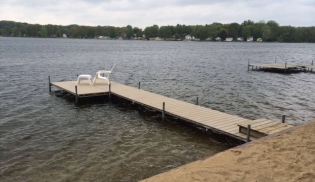 Family Friendly Lakefront Cottage with Breathtaking Sunsets