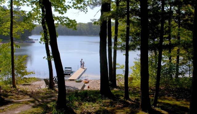 Family Fun.Lake Home,Kayaks,SUP.Pontoon Paddle Boat,Free WiF & Direct TV