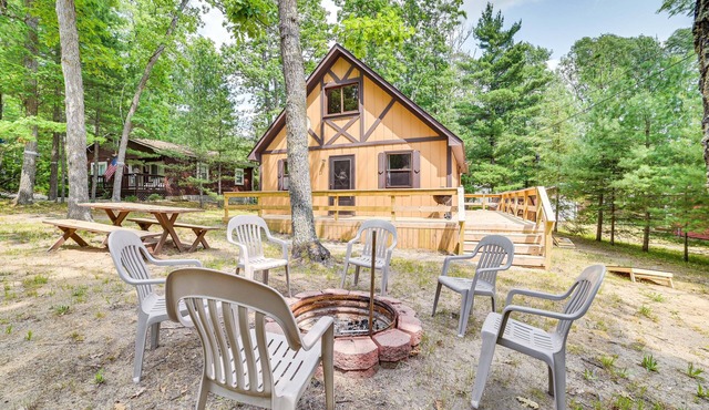 Family Roscommon Home - 3 Mi to Higgins Lake