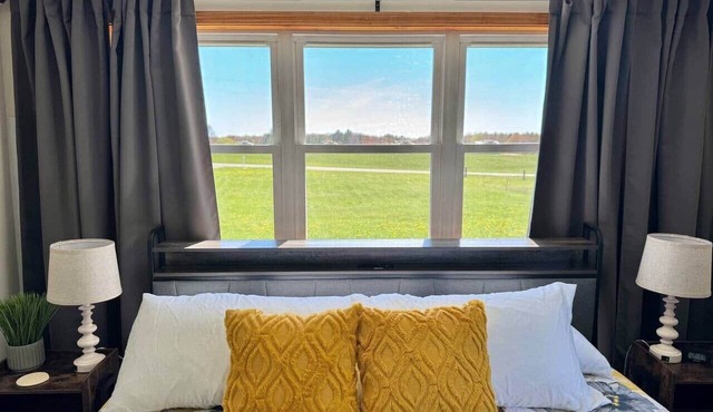 Farmhouse on 13 acres - Near Ferris & Dragon Trail
