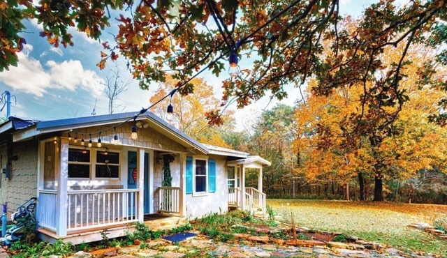 Farmhouse Retreat on 75 Acres with Fiber Wi-Fi, Near DeSoto
