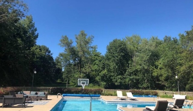 Farmhouse with private pool/hot tub on 50 acres
